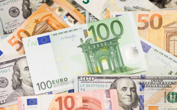 Гривня різко ослабла до долара і євро