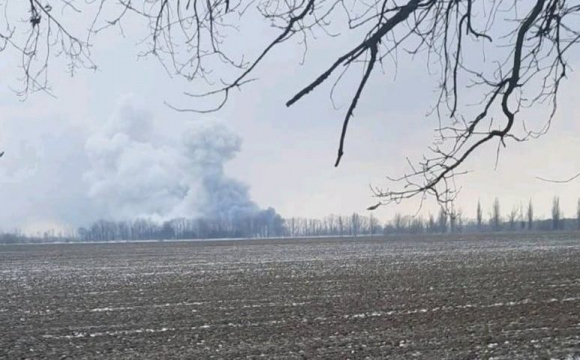 Росіяни скинули вибухівку з безпілотників у селі на кордоні