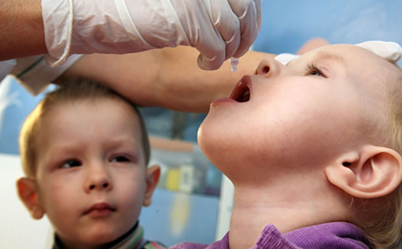Після паралічу дитини, на території Рівненщини розпочали масове вакцинування дітей
