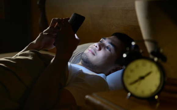 Tophype: що відбувається з тілом під час сну поряд з телефоном. ВІДЕО