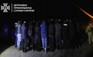 На заході України з пострілами зупиняли мікроавтобус, з групою чоловіків