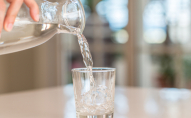 Для чого щодня на голодний шлунок пити стакан води
