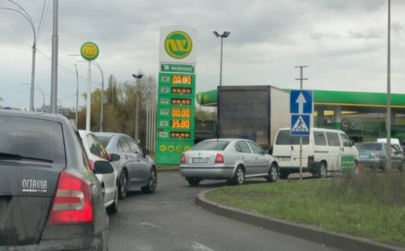 В Україні призупинять держрегулювання цін на пальне