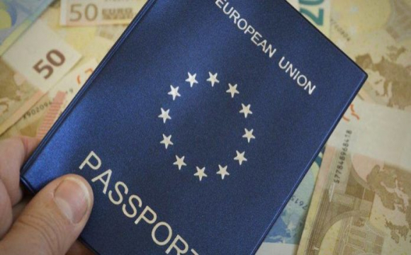 В Україні заробітчанам продавали фальшиві паспорти ЄС