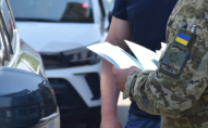 Сховалися в багажнику: на заході України затримали двох чоловіків, які намагались втекти 