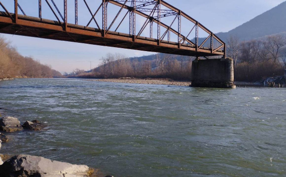 У річці на українському кордоні виявили тіло чоловіка