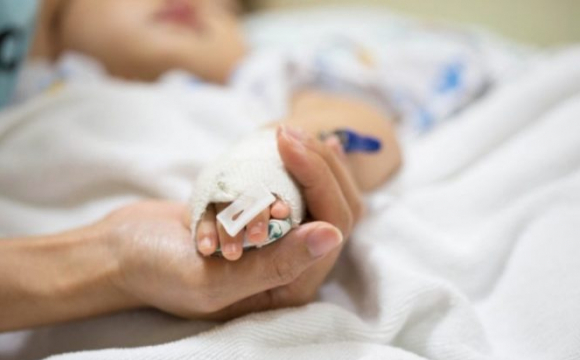 Відмовили легені, серце та нирки: лікарі боролися за життя дворічної дитини
