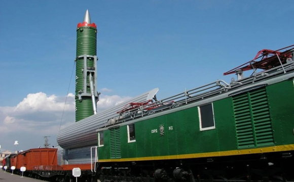Російський ядерний потяг їде до кордонів України