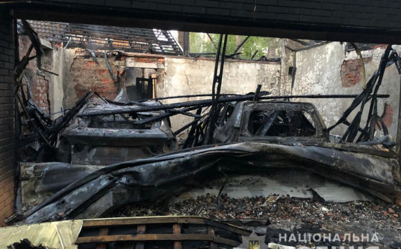 Українському тіктокеру-мільйоннику спалили автомобілі, гараж та частину будинку. ВІДЕО
