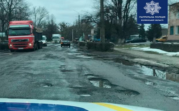 На Волині патрульні будуть шукати ями