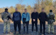 Українські прикордонники затримали 8 чоловіків: що сталося