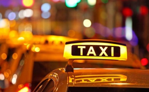 Третього лютого поїздку на таксі можна буде оплатити корисною порадою