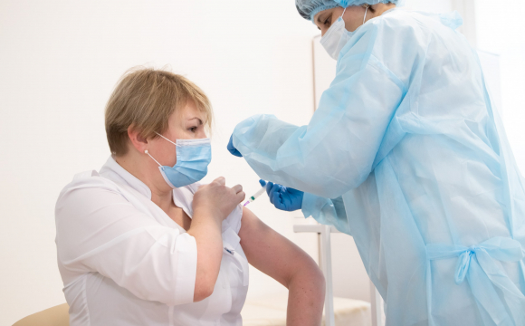 В Україні для вже вакцинованих готують повторну COVID-вакцинацію 