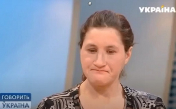 Після шоу «Говорить Україна» мати знущалася над донькою та тягала її за вухо. ВІДЕО