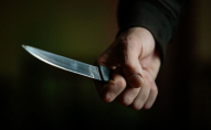 Чоловік всадив ножа у шию 24-річному сусіду