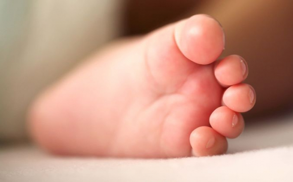 На Харківщині мати півроку ховала мертве немовля в сараї