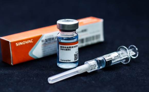 Після другої дози вакцини: від коронавірусу померла медсестра