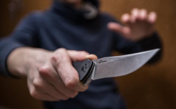 Під час конфлікту чоловік наніс 18 ножових поранень товаришу. ФОТО