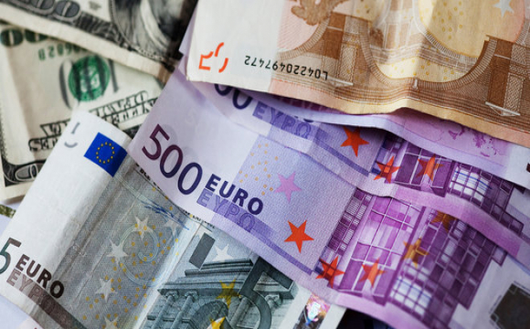 Що відбувається з валютою: курс долара та євро