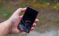 Чому не можна користуватись телефоном з розбитим екраном