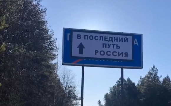 В Україні почали встановлювати дорожні знаки, демонтовані на початку війни. ВІДЕО