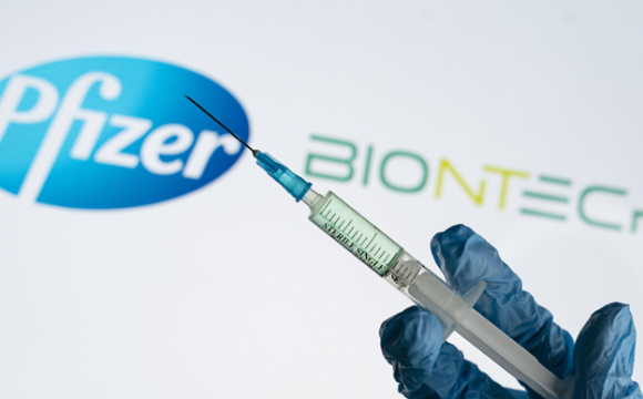 Pfizer планує за рік заробити на COVID-вакцині $15 млрд 