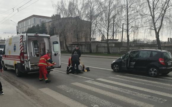 У Луцьку водійка авто збила жінку на пішохідному переході: рух вулицею ускладнений