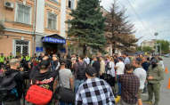 Під час мітингу на підтримку Нацкорпуса: під відділенням поліції Кухарчук порізав вени. ВІДЕО