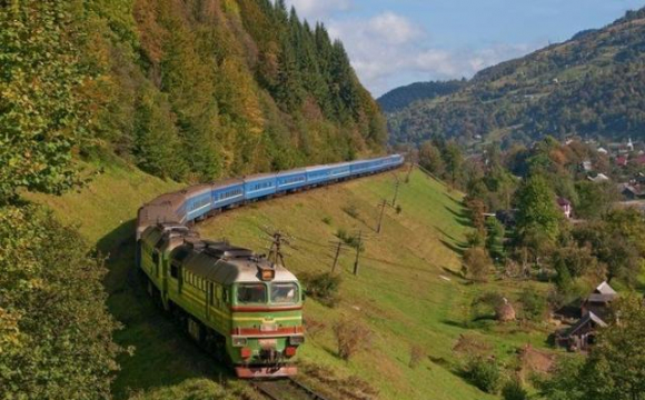 В Україні відновили закинуту залізницю у Карпатах