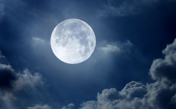 Жителям Росії заборонили спостерігати за Місяцем