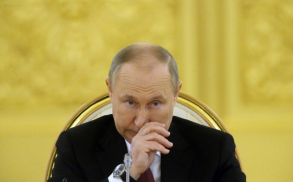 Путіна за кордоном супроводжує охоронець, який збирає за ним сечу та фекалії, — ЗМІ