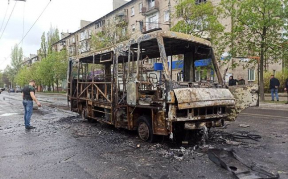 У центрі українського міста снаряд влучив у автобус: 7 загиблих