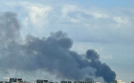 У місті пролунали вибухи: уламки ракети впали на будинки