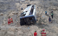 В прірву впав автобус з пасажирами: загинуло понад 20 людей