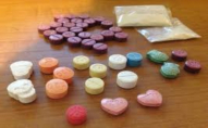 На «Ягодині» митники знайшли пакет з наркотичними таблетками