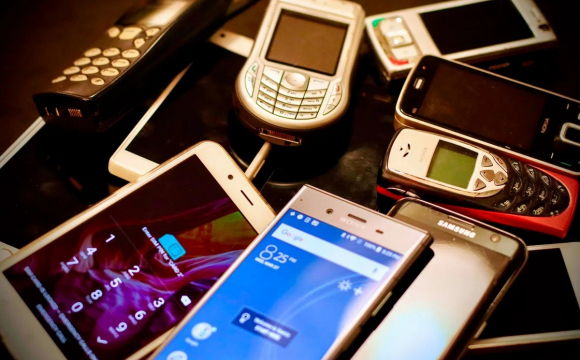 Українці можуть обміняти старі телефони та планшети: як це зробити