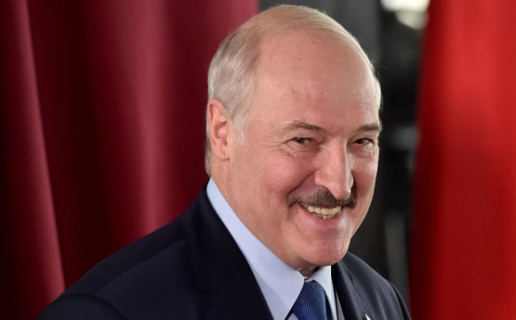 МакДональдс покинув Білорусь: Лукашенко зібрався самотужки різати булки
