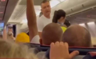 Одеса – Анталія: з рейсу зняли українця, який відмовлявся одягати маску та лаяв пасажирів. ВІДЕО