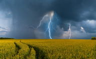 На Україну насуваються зливи та грози