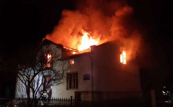 У Львові внаслідок атаки рф спалахнула пожежа в музеї 