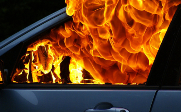 У власному авто заживо згорів 30-річний чоловік. ФОТО