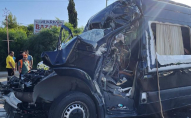 У Туреччині зіткнулись мікроавтобус та вантажівка: загинула українка