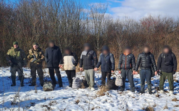 На заході України затримали 9 чоловіків