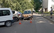 У Луцьку авто збило жінку на тротуарі: постраждала у лікарні