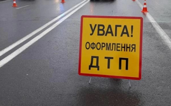 На заході України посеред мосту зіткнулися 25 авто