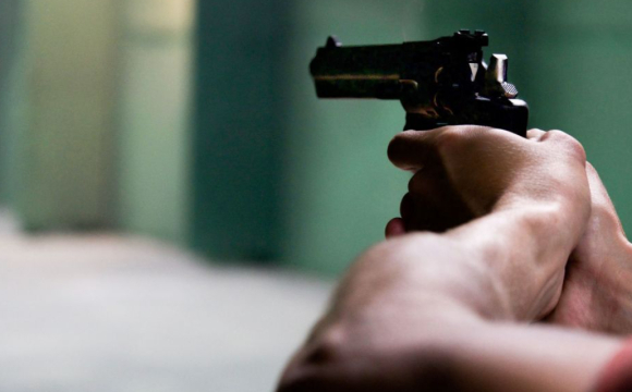 У місті на заході України пʼяний військовий погрожував пістолетом патрульним