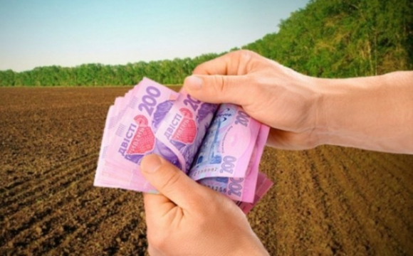 Міністр порадив українцям не продавати землю та назвав її майбутню ціну