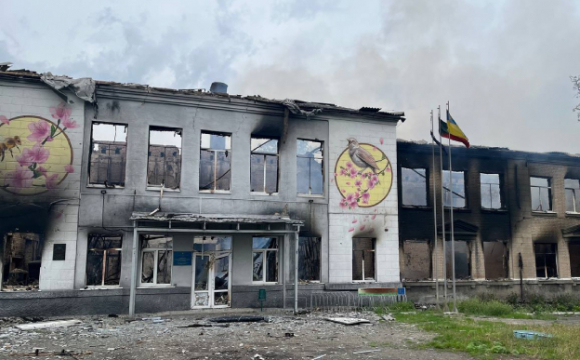 Росіяни обстріляли школу забороненими боєприпасами – згоріла вщент