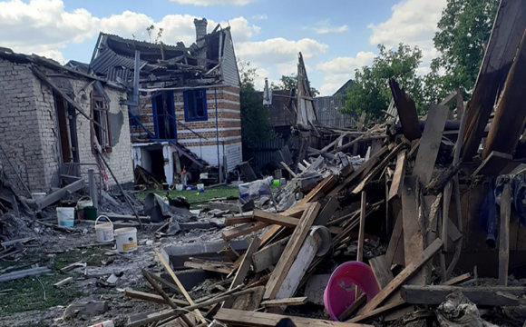 Зруйнований будинок від російського безпілотника на Ковельщині відбудують