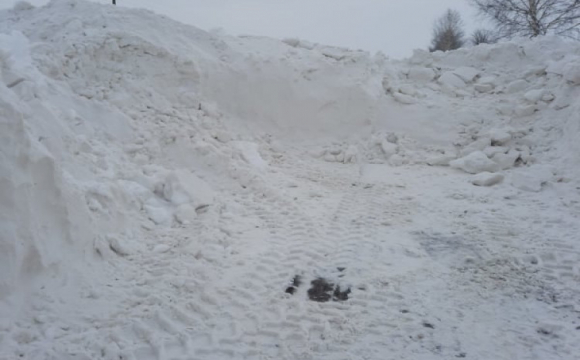 На Локачинщині сніг розчищають навантажувачами